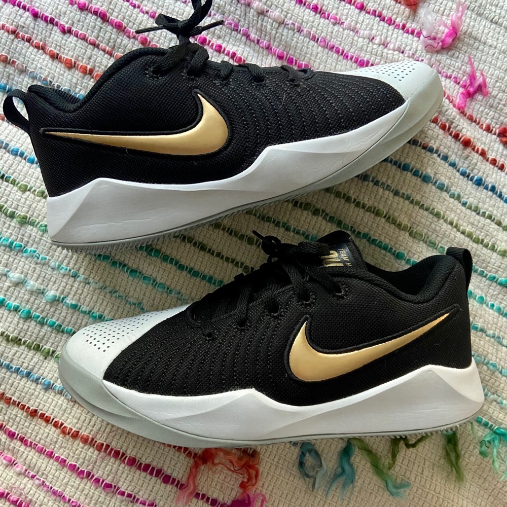 Nike Hustle Shoe